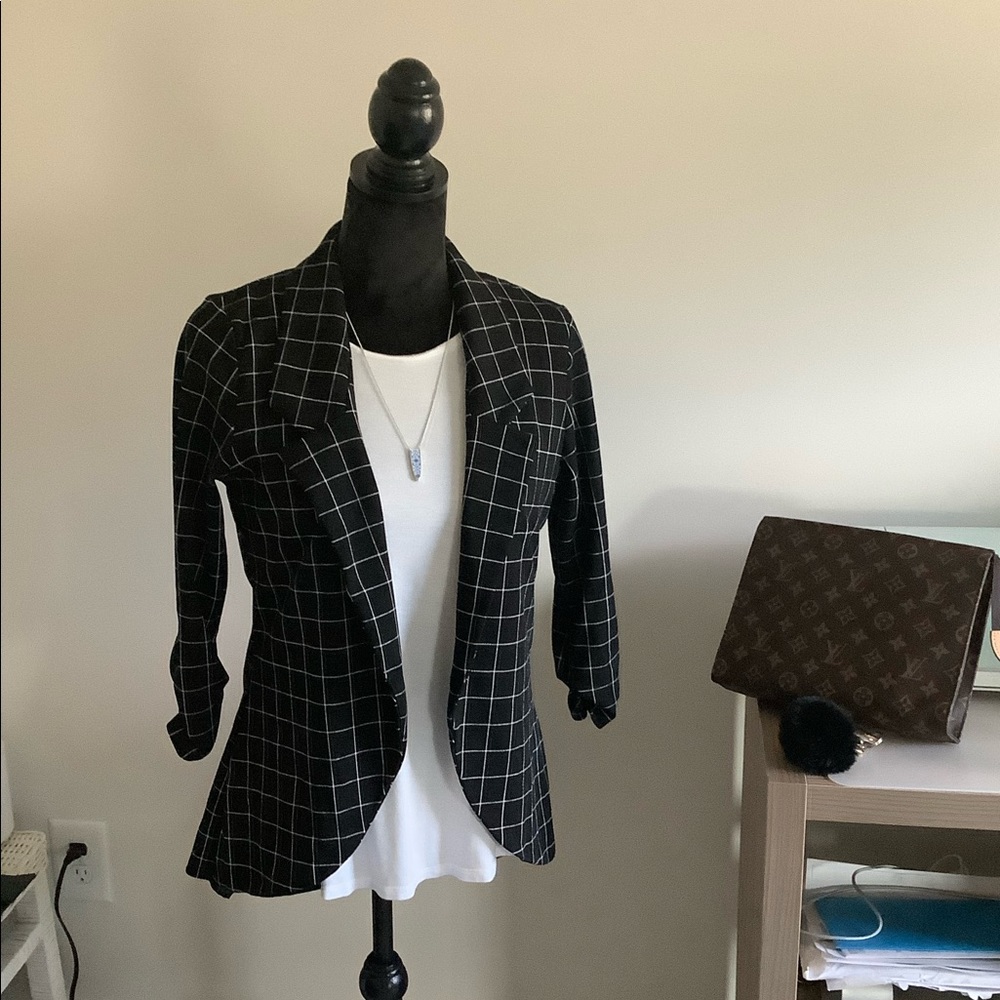 Blazer - Picture 2 of 8